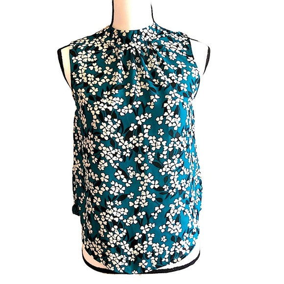 Who What Wear Tops - NWT Who What Wear Sleeveless Blouse Turquoise White Floral Mock Neck Size XS
